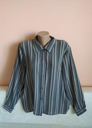 В идеале хорошенькая легкая блузочка с распылёнками по бокам р. 18.