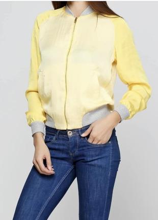 Крутий бомбер stradivarius