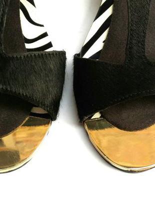 Шикарні стильні босоніжки бренду aldo, натуральне хутро поні.3 фото