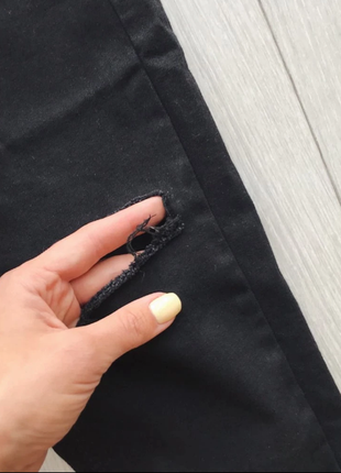 Женские рваные джинсы черные3 фото