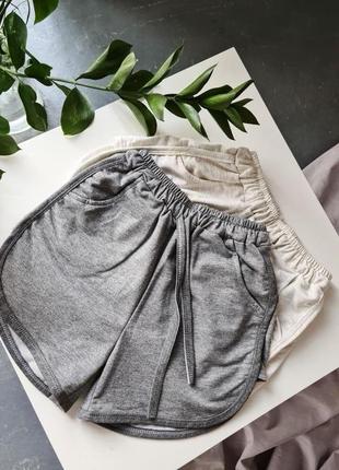 Женские спортивные шорты