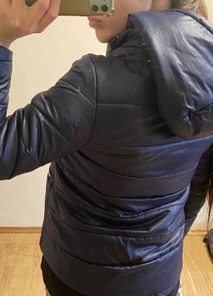 Легкий пуховик