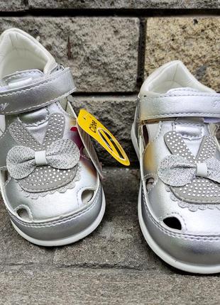 Серебристые летние туфли-сандалки для девочек 21 и 24 размера