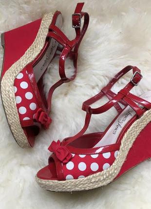 Плетені босоніжки на танкетці marks &spencer