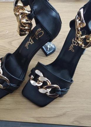 Босоніжки 👍