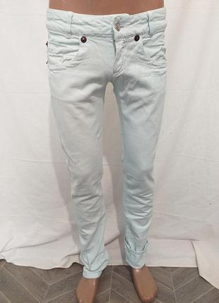 Оригинальные, класические, женские, джинсы.