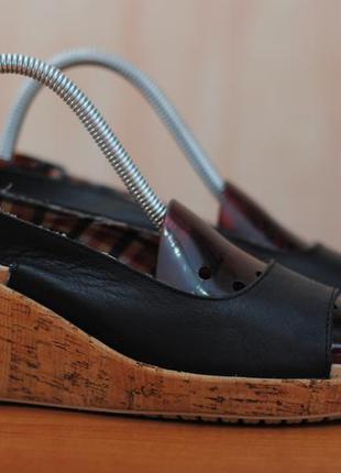 Черные босоножки на легкой танкетке crocs, 39 размер. оригинал