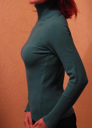Тёплый приятный свитер с высоким горлом.1 фото