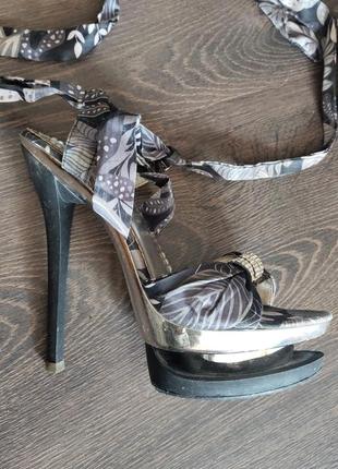 Эффектно смотрятся на ножке