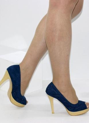 Эффектные женские туфли на каблуке.6 фото