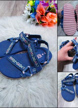 Продам босоніжки