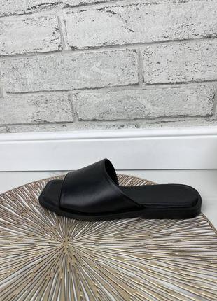 Шкіряні шльопанці