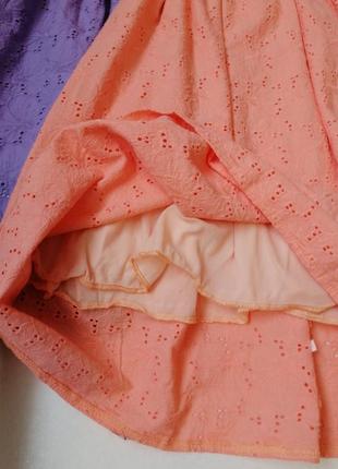 Короткое пышное платье из натуральной ткани прошва с воланами и рюшами7 фото
