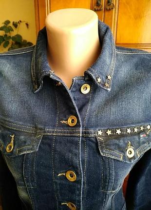 Курточка джинсовая ,американского бренда tommy hilfiger ,оригинал.