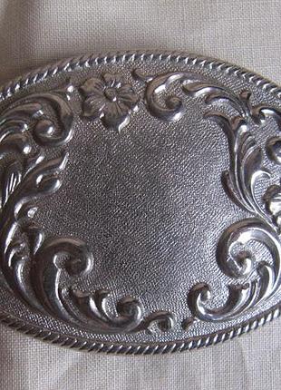 Пряжки на ремені фірмові