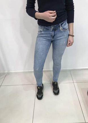 Джинси завужені