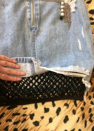 Джинсовая юбка,сетка,с потертостями и с поясом цепочкой4 фото