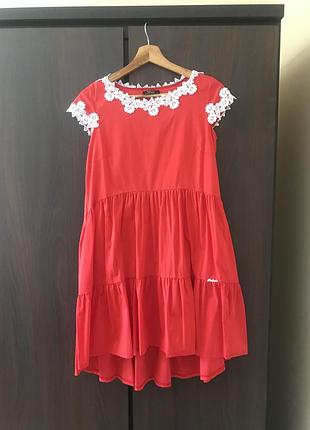 Легeньке яскраве літнє платтячко.