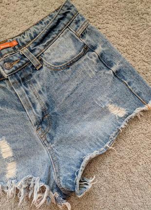 Короткие джинсовые шорты с дырками и потёртостями befree4 фото
