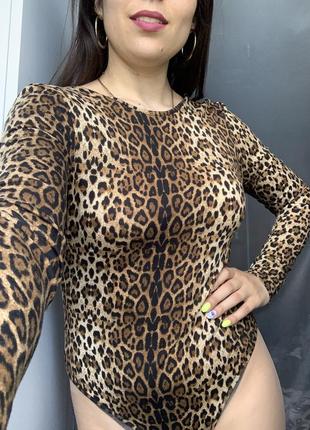 Шикарный леопардовый боди с открытой спиной na-kd
