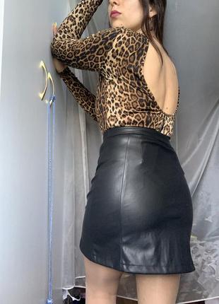 Шикарный леопардовый боди с открытой спиной na-kd