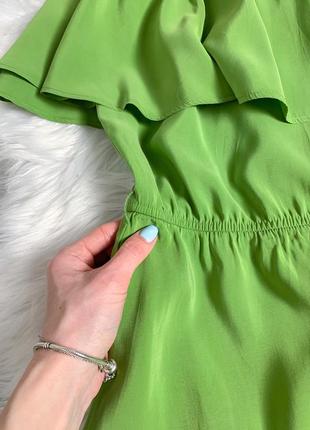 Зелёное платье с воланом на плечи от mango3 фото