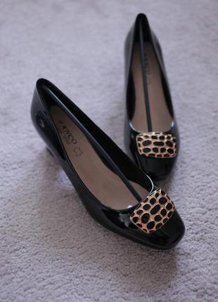 Жіночі чорні туфлі лакові класика на підборах 6см2 фото