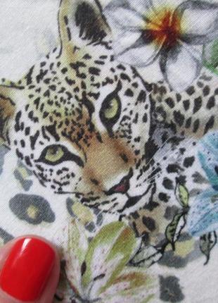 Шикарная футболка батал в тропический принт с леопардом charles voegele.6 фото