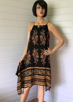 Літній асиметричне плаття