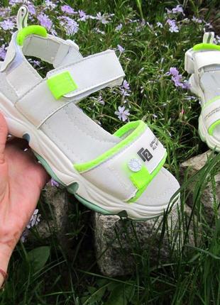 Спортивні босоніжки для дівчаток