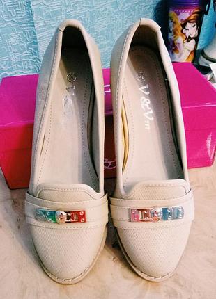 Бежеві туфельки