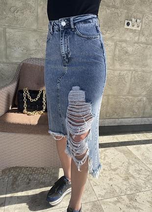 Джинсовая юбка с бахромой