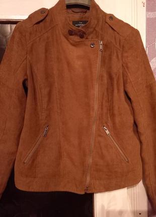 Весняна куртка. розмір s.