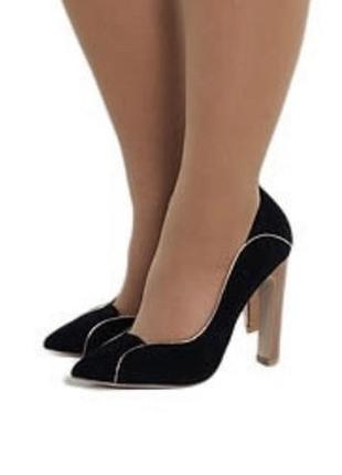 Чорні туфлі на підборах