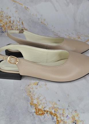 Балетки туфлі з гострим носком без каблука шкіряні бежеві
