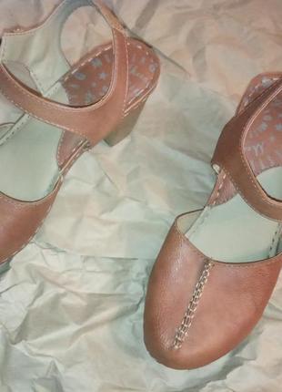 Закриті босоніжки, сабо, дерево, mustang