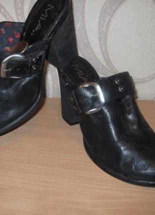 Продам кожаные туфли с открытой пяткой фирмы mia 40 размера2 фото