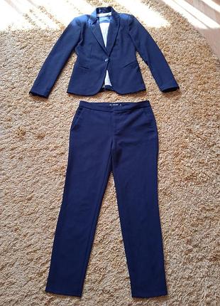 Синий костюм