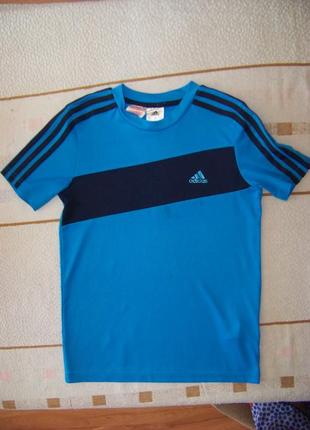 В подарунок фірмова футболка adidas 140 9-10