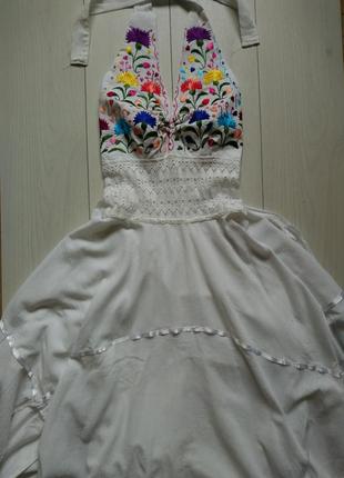 Плаття з вишивкою