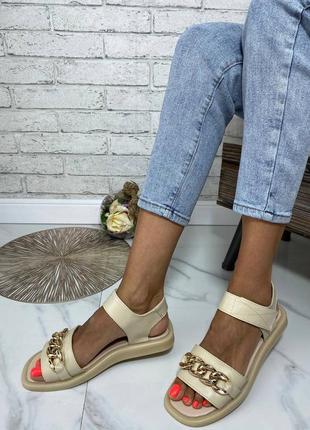 Босоніжки на танкетці натуральна шкіра