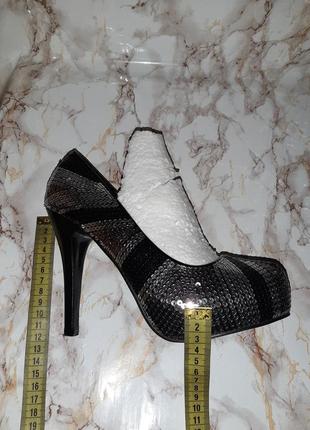 Серебристо-чёрные блестящие туфли в пайетках на каблуке6 фото