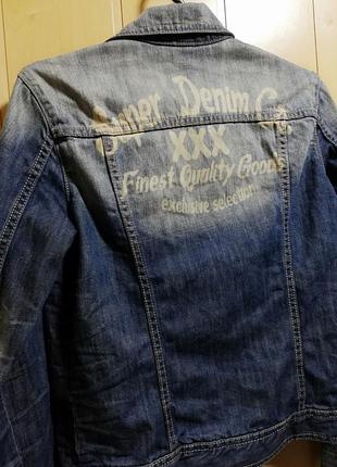 Курточка джинсовая известного бренда.8 фото