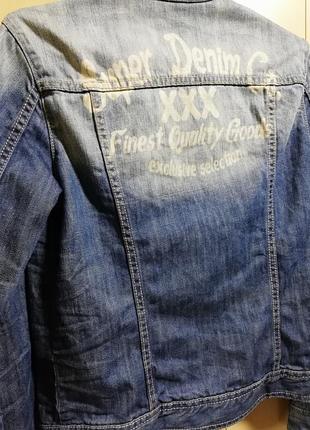 Курточка джинсовая известного бренда.7 фото