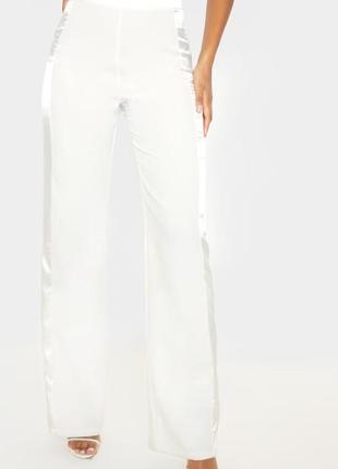 Кремово белые летние брюки с атласными контрастными вставками3 фото