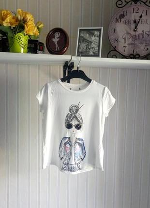 Стильна футболка з принтом