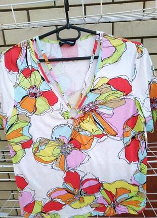 Яскрава футболка , розмір 40