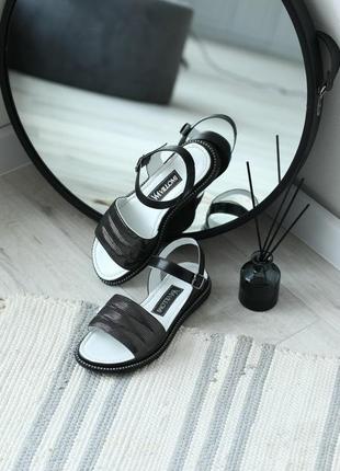 Женские черные кожаные босоножки без каблука4 фото