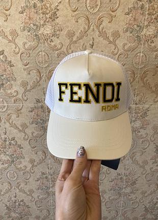 Кепка бейсболка в стиле fendi