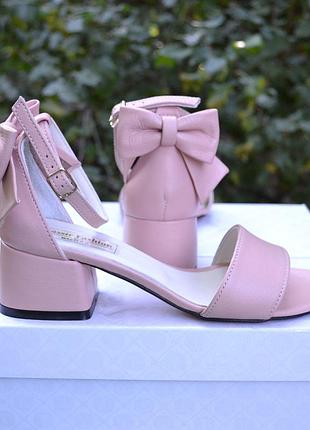 Босоножки из натуральной кожи с бантиком на пятке на каблуке 4см